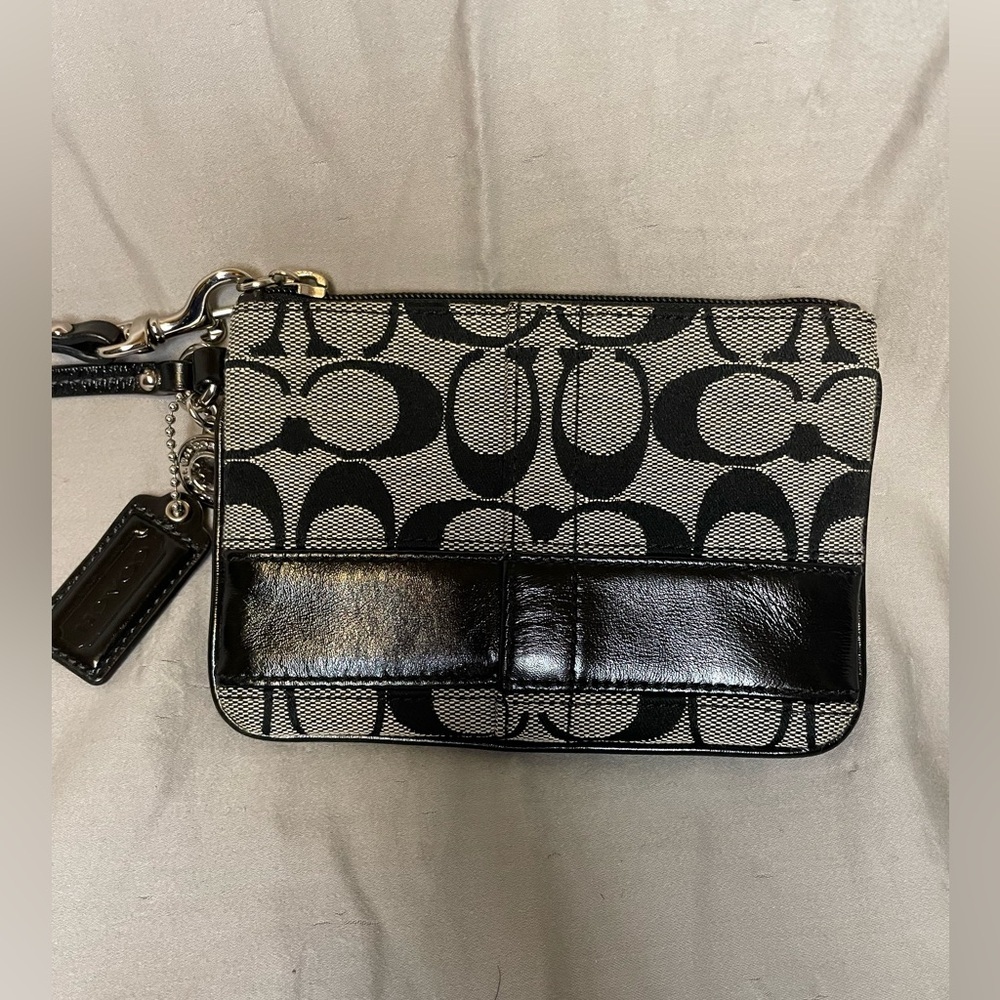 Coach Signature Black and Tan Wristlet No Flaws